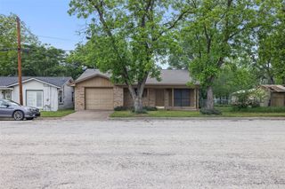 555 E Houston ST, Giddings, TX 78942