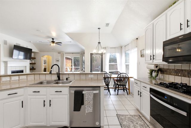 2565 Pinnacle Point Drive, Grand Prairie, TX 75054