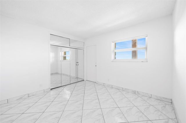 1069 Hillsboro Mile 507, Hillsboro Beach, FL 33062