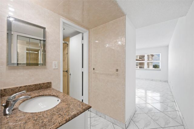 1069 Hillsboro Mile 507, Hillsboro Beach, FL 33062