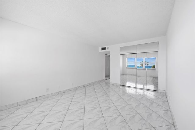 1069 Hillsboro Mile 507, Hillsboro Beach, FL 33062