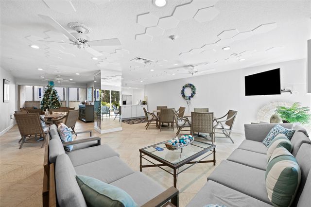 1069 Hillsboro Mile 507, Hillsboro Beach, FL 33062