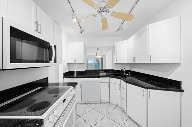 1069 Hillsboro Mile 507, Hillsboro Beach, FL 33062