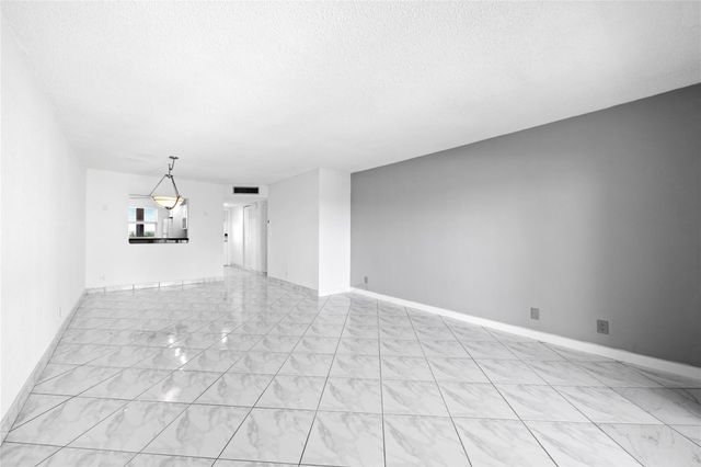 1069 Hillsboro Mile 507, Hillsboro Beach, FL 33062