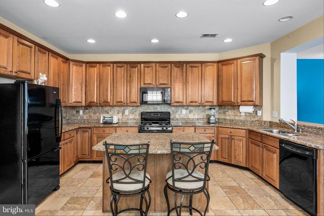 5 SUSANNAH DR, Chesterfield, NJ 08515
