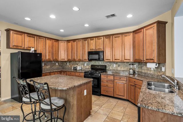 5 SUSANNAH DR, Chesterfield, NJ 08515