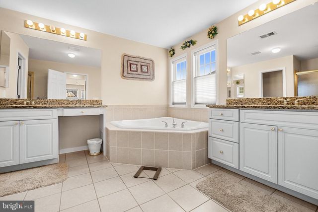 5 SUSANNAH DR, Chesterfield, NJ 08515