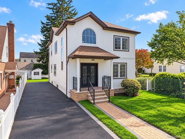 88 Dyckman Avenue, New Hyde Park, NY 11040