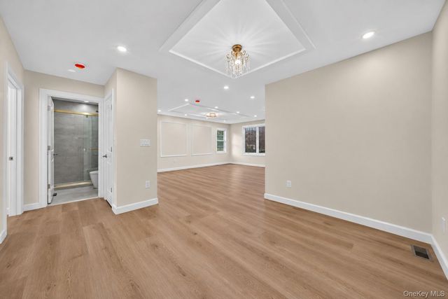 88 Dyckman Avenue, New Hyde Park, NY 11040