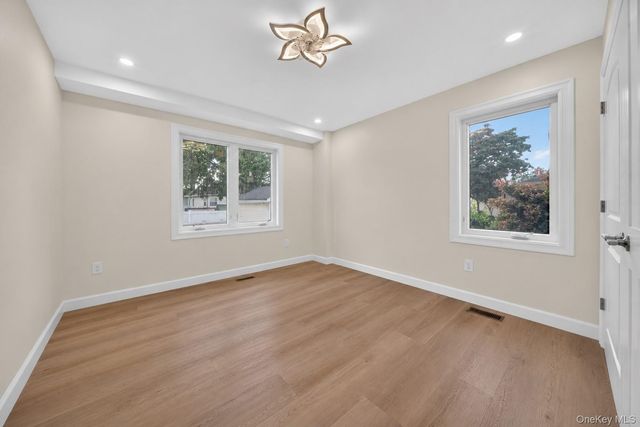 88 Dyckman Avenue, New Hyde Park, NY 11040