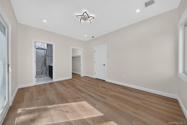 88 Dyckman Avenue, New Hyde Park, NY 11040