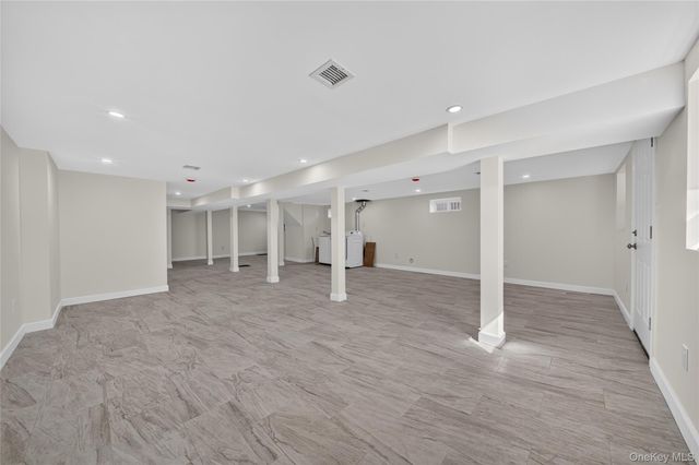 88 Dyckman Avenue, New Hyde Park, NY 11040