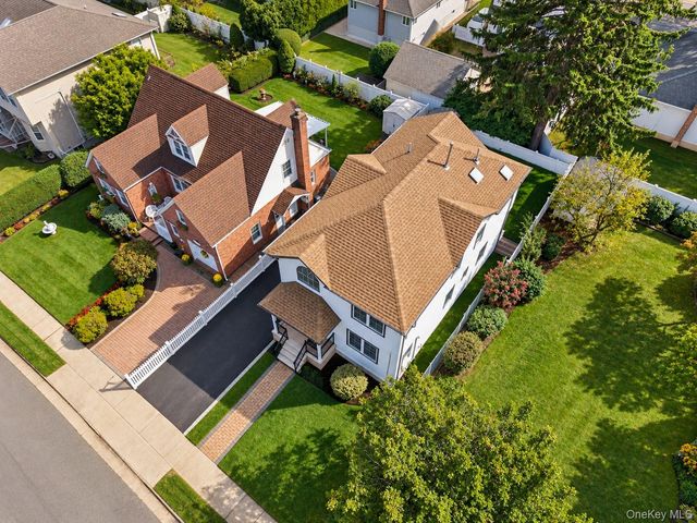 88 Dyckman Avenue, New Hyde Park, NY 11040