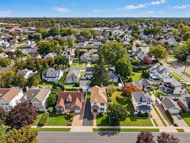 88 Dyckman Avenue, New Hyde Park, NY 11040