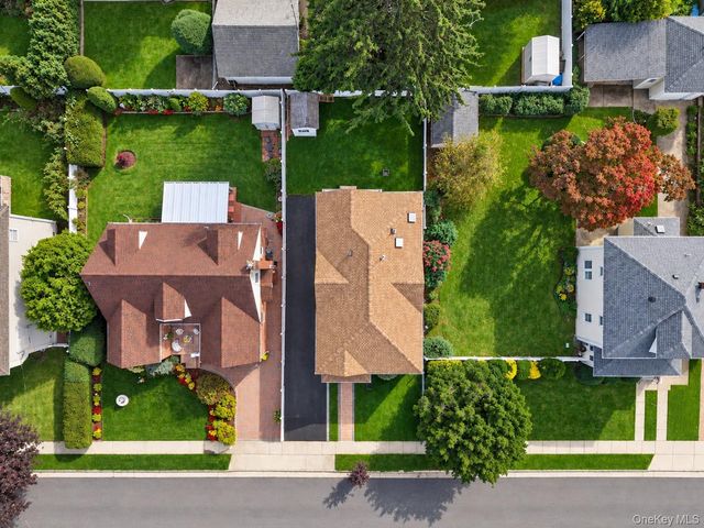 88 Dyckman Avenue, New Hyde Park, NY 11040