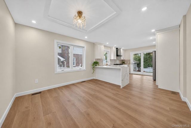 88 Dyckman Avenue, New Hyde Park, NY 11040