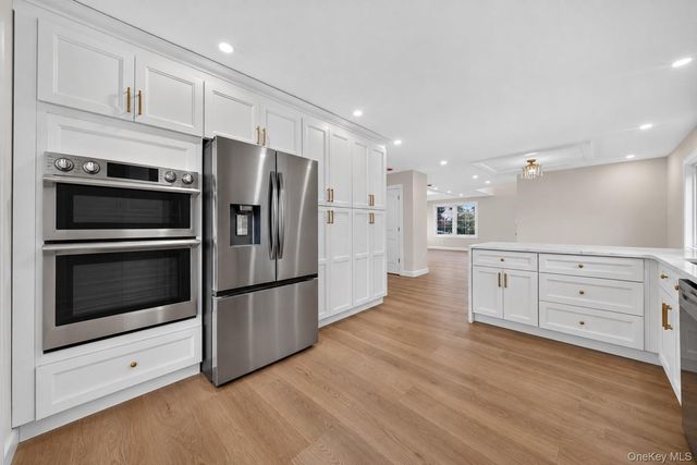 88 Dyckman Avenue, New Hyde Park, NY 11040