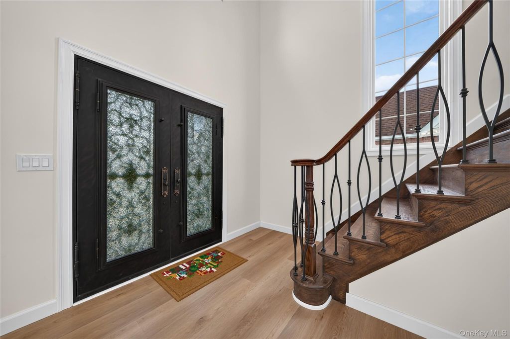 88 Dyckman Avenue, New Hyde Park, NY 11040 — photo 3