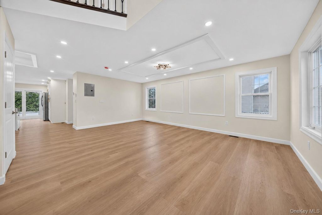 88 Dyckman Avenue, New Hyde Park, NY 11040 — photo 5