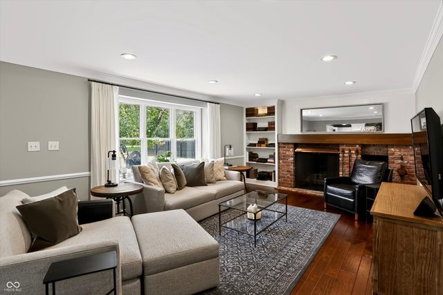 1210 Governors Lane, Zionsville, IN 46077
