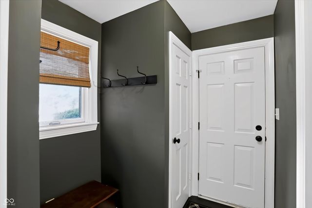 1210 Governors Lane, Zionsville, IN 46077