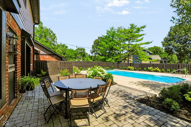 1210 Governors Lane, Zionsville, IN 46077