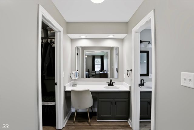 1210 Governors Lane, Zionsville, IN 46077