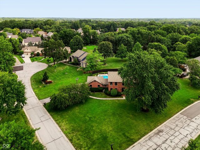 1210 Governors Lane, Zionsville, IN 46077