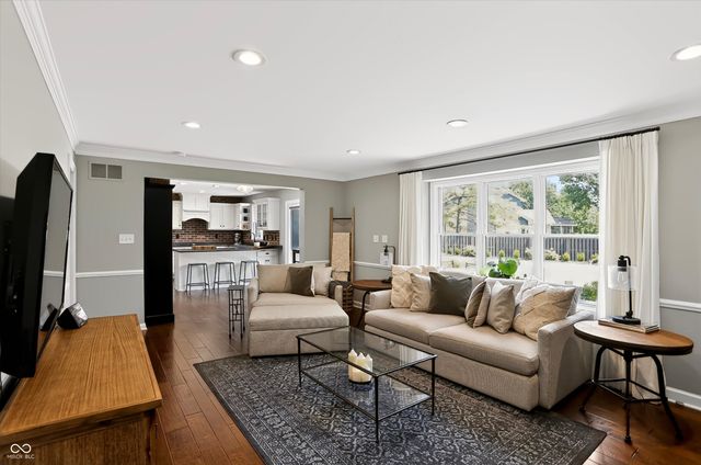 1210 Governors Lane, Zionsville, IN 46077