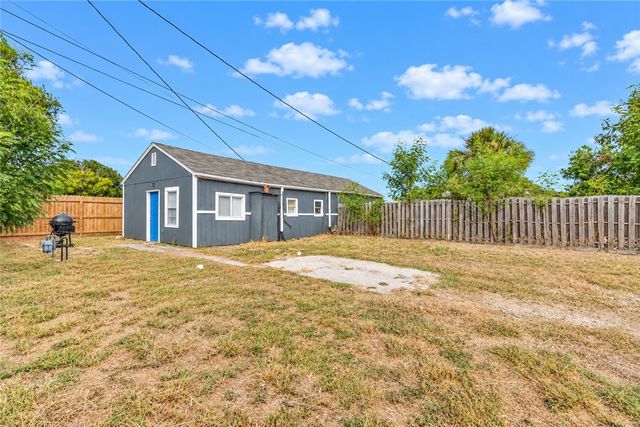 1461 Maryland Dr, Corpus Christi, TX 78415