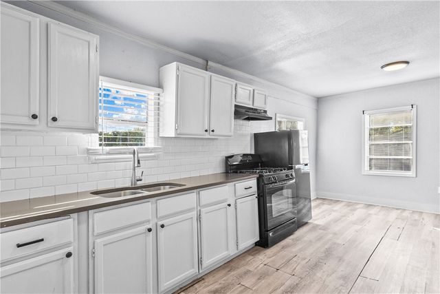1461 Maryland Dr, Corpus Christi, TX 78415