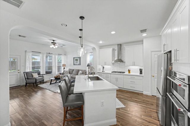115 Zephyr Bend Place, The Woodlands, TX 77381