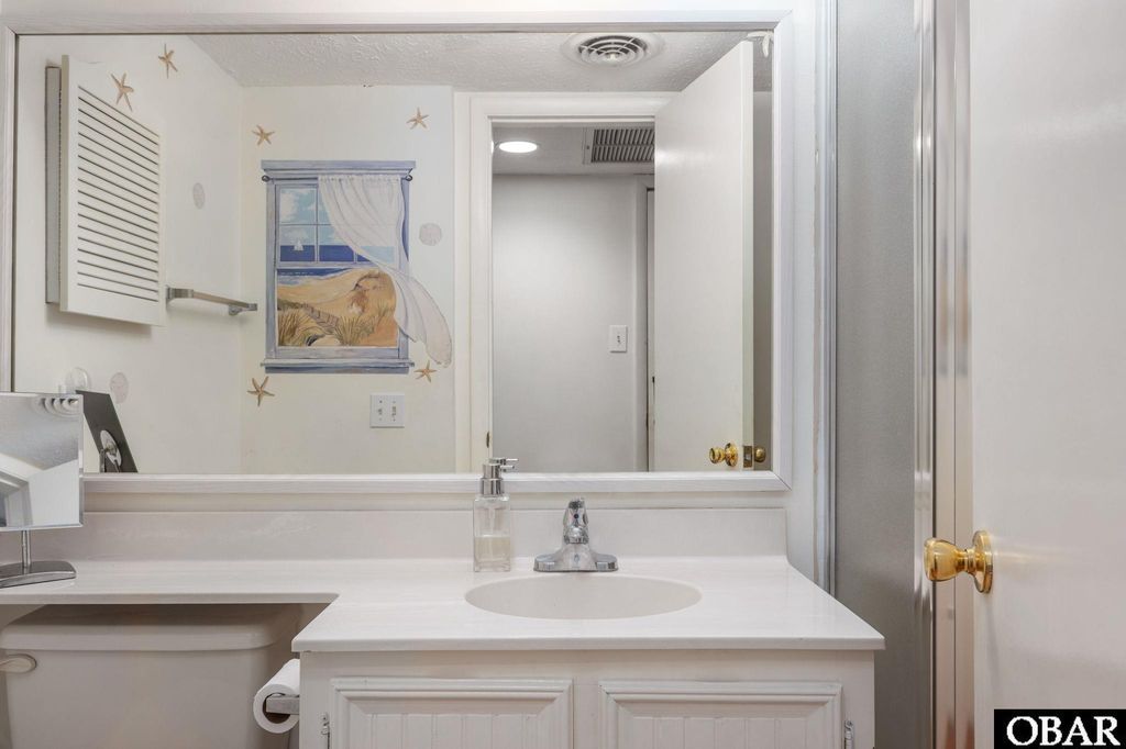 Image 17 of property listing at 117 Sea Colony Drive Unit 211 B, Duck, NC 27949