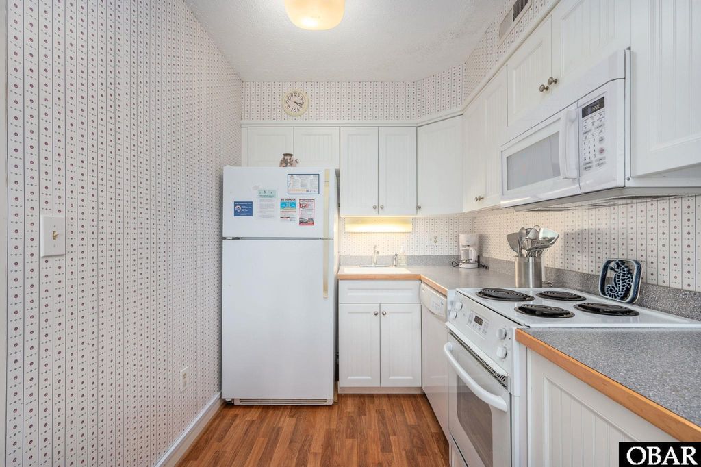 Image 6 of property listing at 117 Sea Colony Drive Unit 211 B, Duck, NC 27949