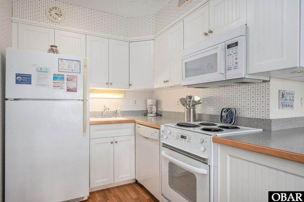 Image 7 of property listing at 117 Sea Colony Drive Unit 211 B, Duck, NC 27949