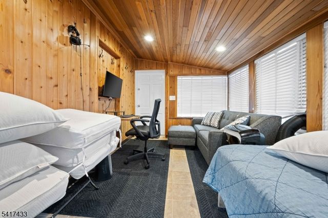 4 Dead End Rd, Rockaway Twp., NJ 07435