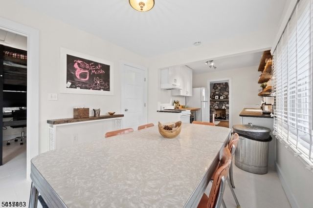 4 Dead End Rd, Rockaway Twp., NJ 07435