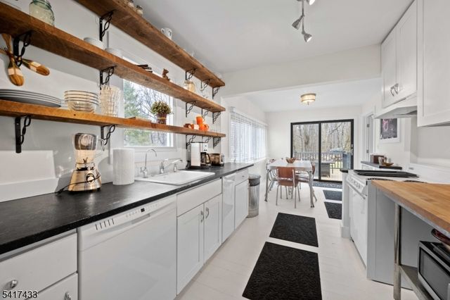 4 Dead End Rd, Rockaway Twp., NJ 07435