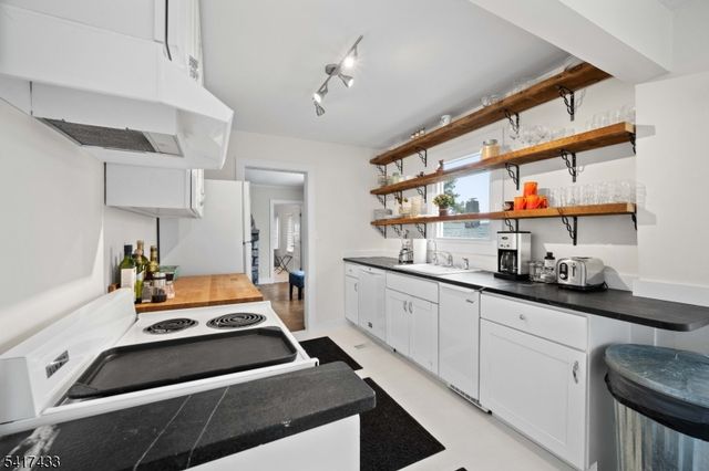 4 Dead End Rd, Rockaway Twp., NJ 07435