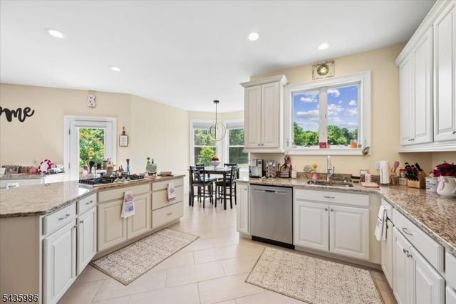 19 Green Valley Way, Harmony Twp., NJ 08865