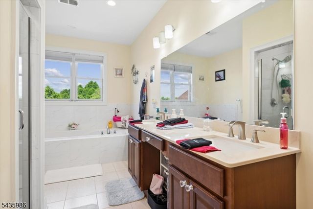 19 Green Valley Way, Harmony Twp., NJ 08865