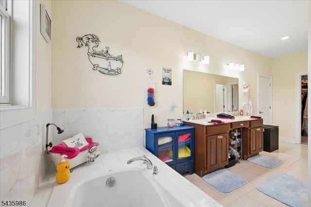 19 Green Valley Way, Harmony Twp., NJ 08865