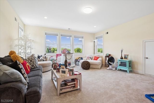 19 Green Valley Way, Harmony Twp., NJ 08865