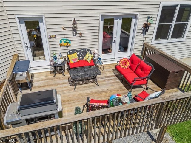 19 Green Valley Way, Harmony Twp., NJ 08865