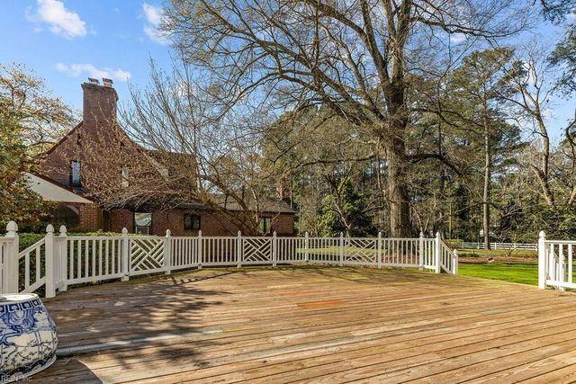 405 Meadow LN, Franklin, VA 23851