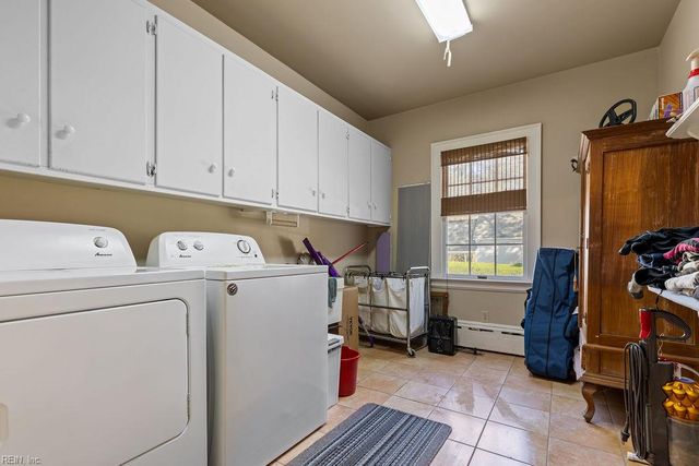 405 Meadow LN, Franklin, VA 23851