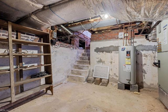 405 Meadow LN, Franklin, VA 23851