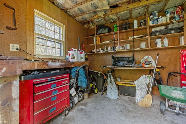 405 Meadow LN, Franklin, VA 23851