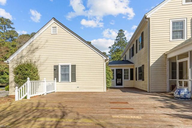 405 Meadow LN, Franklin, VA 23851