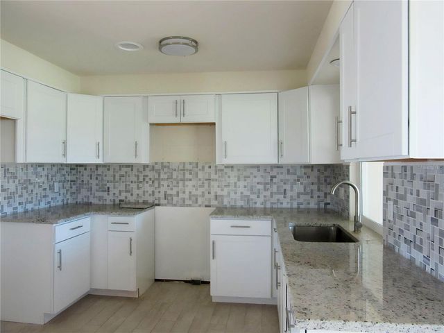66 OAKLAND HILLS COURT, Rotonda West, FL 33947